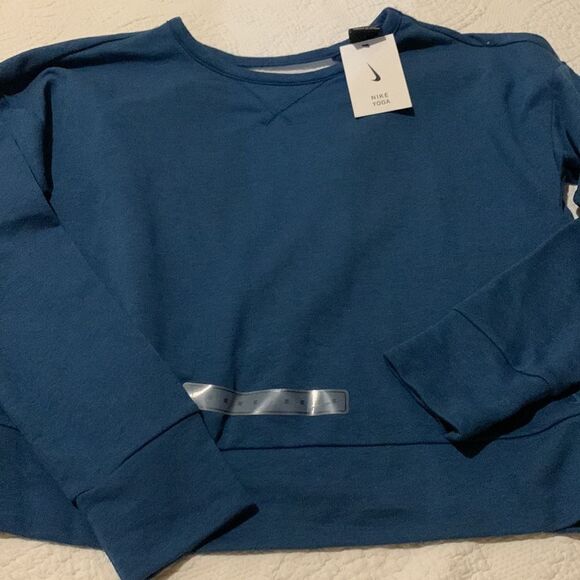 Nike yoga with open back. Size medium. NWT - Picture 4 of 8